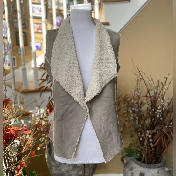 Anthropologie Jackets & Blazers - Anthropologie THML Medium Taupe Faux Suede/Shearling Cardigan Vest